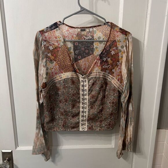 gimmicks by BKE Tops - Gimmick Floral Patchwork V-Neck Blouse